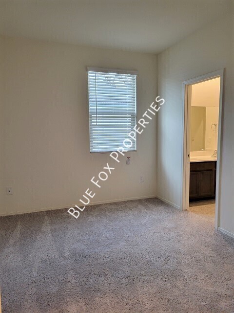 Building Photo - 5525 W Lazy Farm Dr