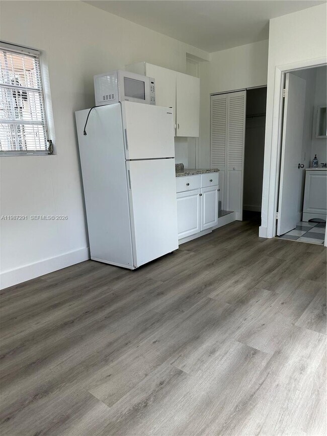 Building Photo - 1700 SW 14th Terrace