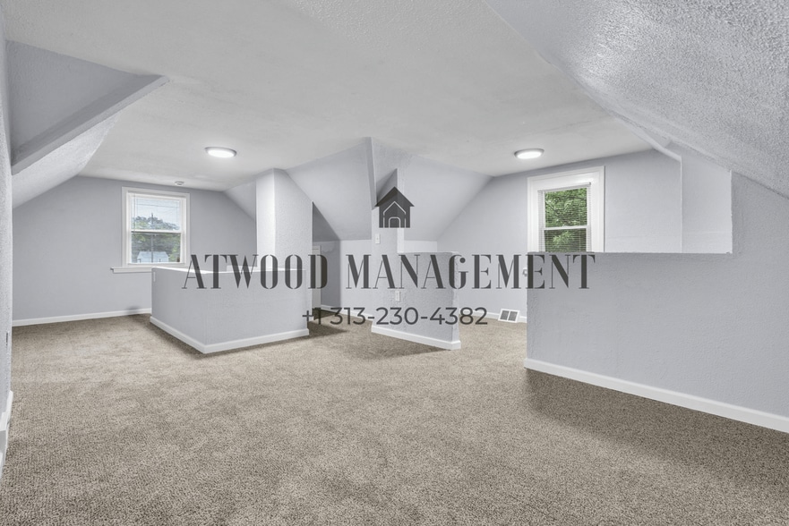 Building Photo - 13500 Stahelin Rd