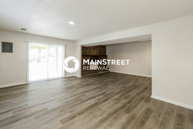 Building Photo - 3 Bedroom Pet-Friendly Home in KANSAS CITY, MO with Main Street Renewal