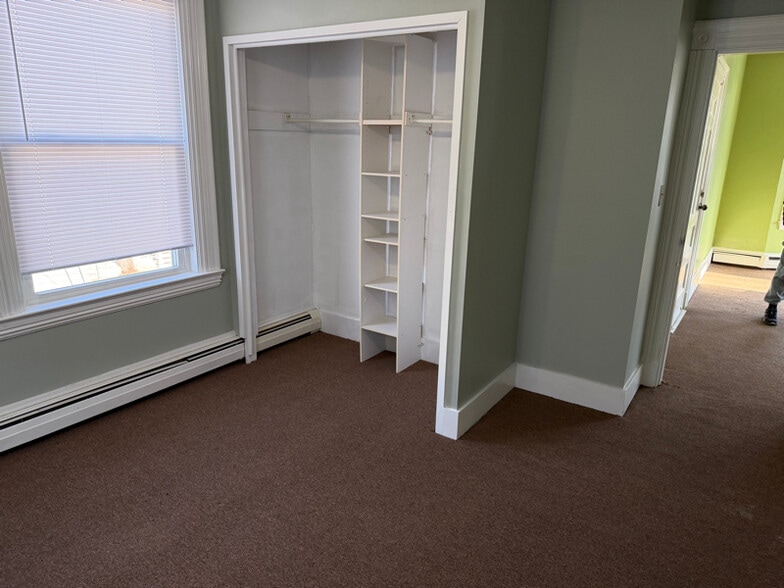 Building Photo - 198 Summer St