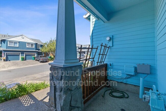 Building Photo - 20176 SW Bernice Ln