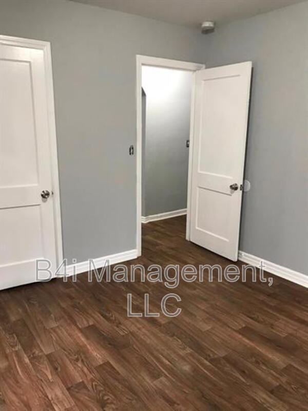 Building Photo - 4692 Beecher St