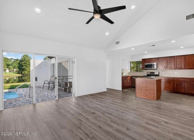 Building Photo - 7812 Linkside Dr