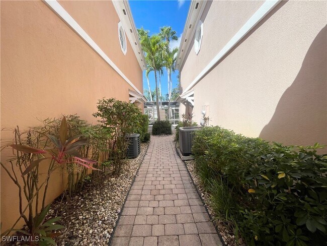 Building Photo - 5325 Cove Cir