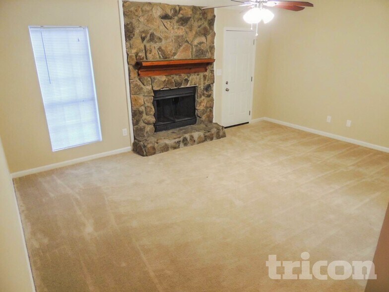 Building Photo - 65 Spring Cir