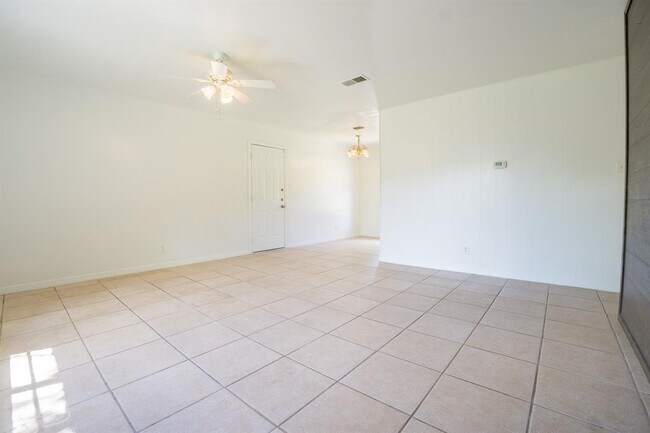Building Photo - 8204 Easter Cove