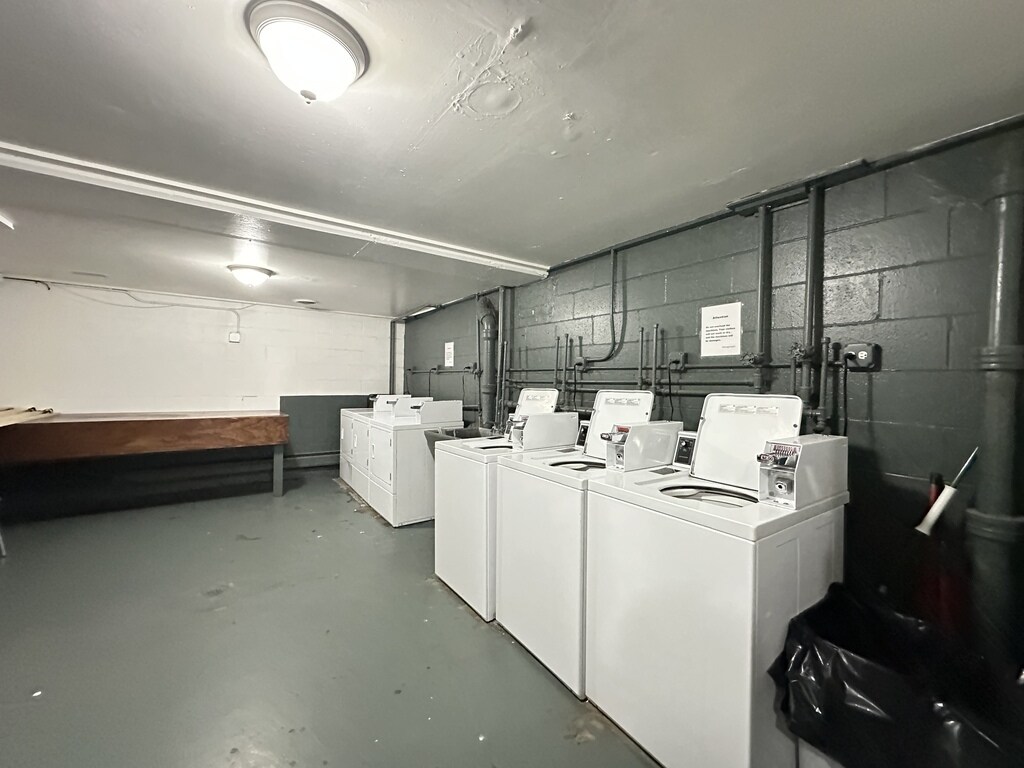 Building Photo - 1515 W Morse Ave