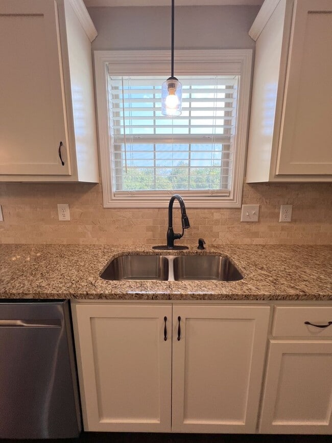 Building Photo - Move-In Specials Available! Must See-Stunning 5-Bedroom Home in 37043!!