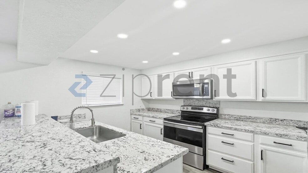 Building Photo - 5188 E Ashlan Ave