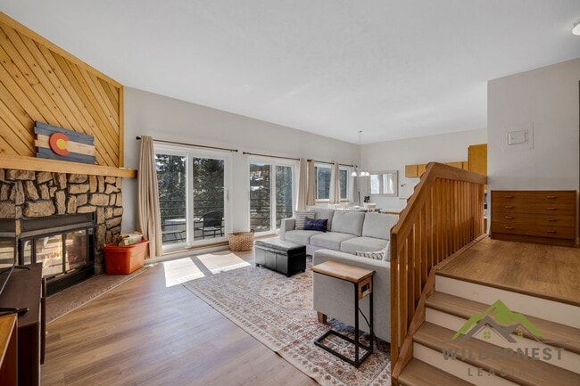 Building Photo - Sunshine and Views-Furnished 2 Bedrooms/2 Bathrooms Buffalo Ridge Condo