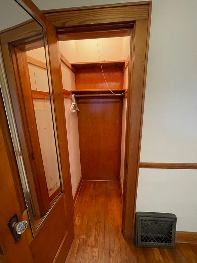 Building Photo - 3 Bedroom with garage and basement