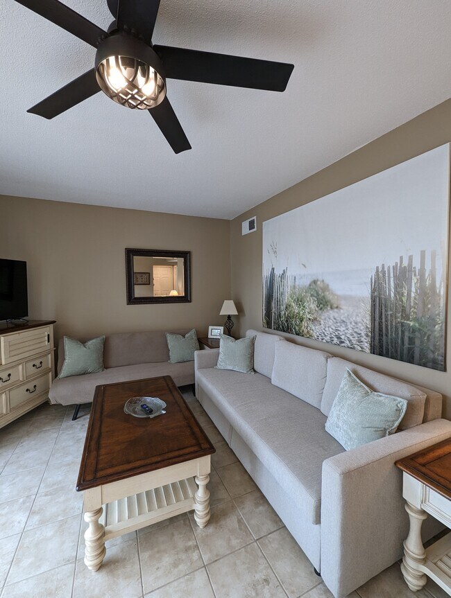 Building Photo - 42 S Forest Beach Dr