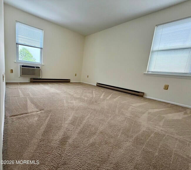 Building Photo - 65 Whitefield Ave