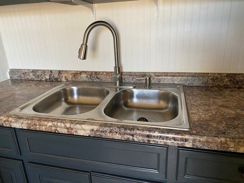 Building Photo - 306 E 31st St