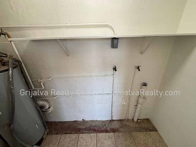 Building Photo - 835 W Tipton Dr
