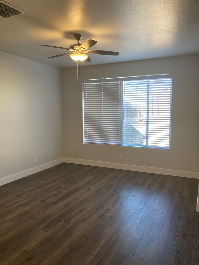 Building Photo - Practically new 4 bedroom home in Chino Valley!