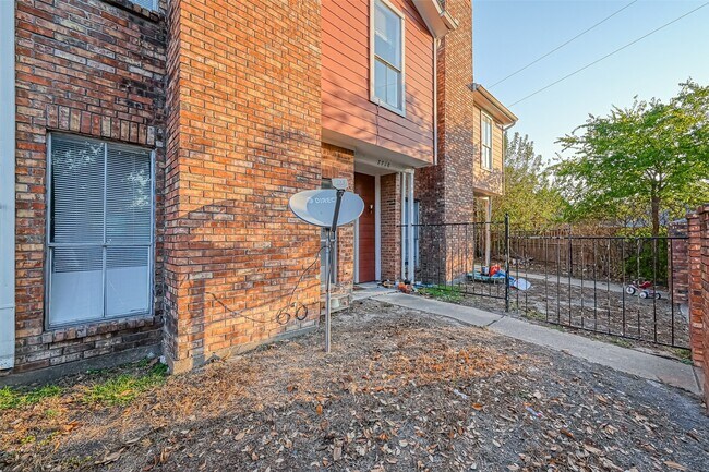 Building Photo - 7726 W Gulf Bank Rd