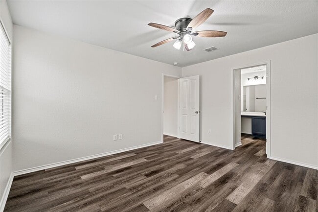 Building Photo - 206 Wells Bend