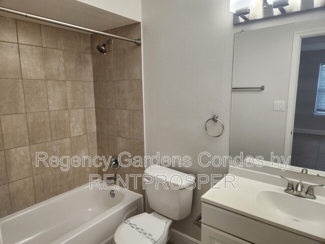 Building Photo - 5600 Devonbriar Way