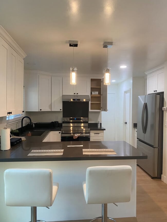 Building Photo - 3266 Fronda Dr