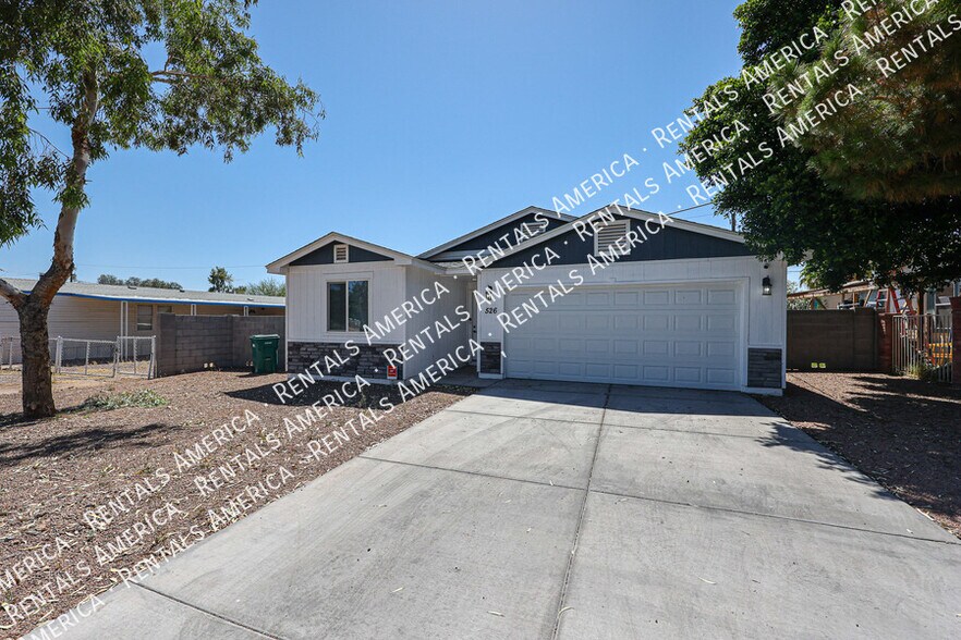 Building Photo - 526 S Crismon Rd
