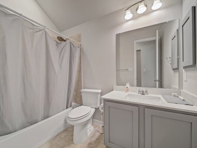 Building Photo - 2517 Solomons Pl