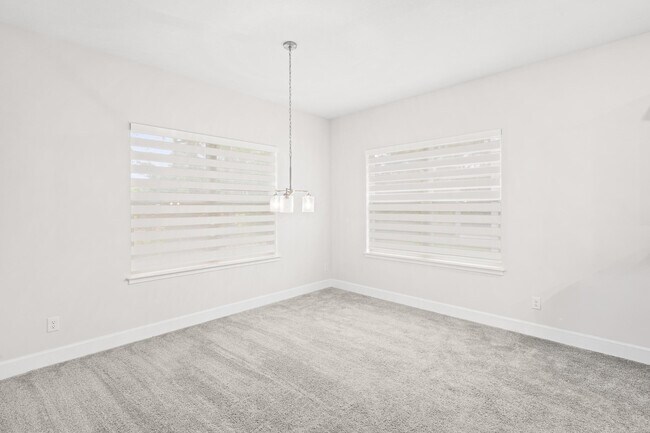 Building Photo - 692 NE Turtleback Trail