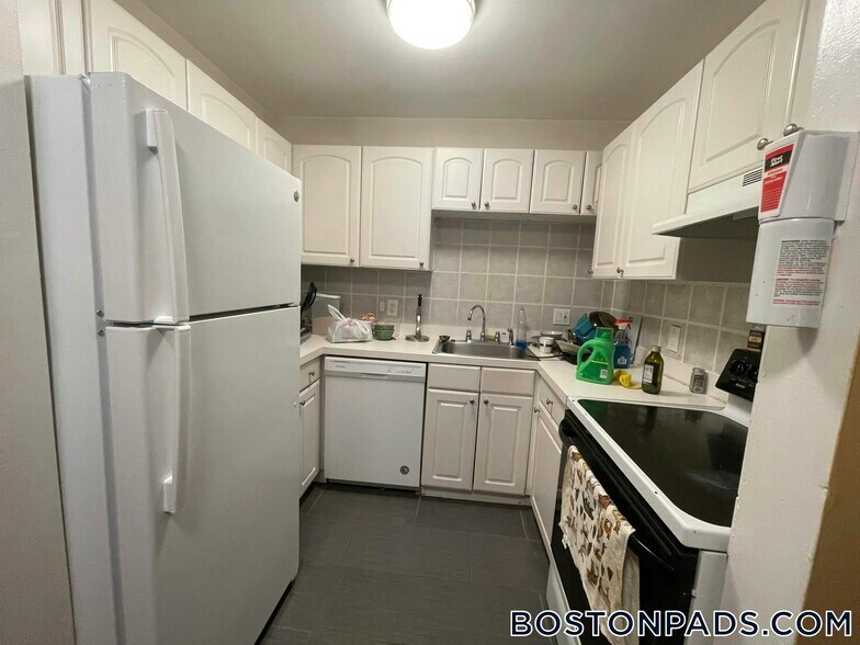 Building Photo - 24 Farrington Ave