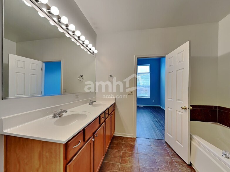 Building Photo - 4524 Winchester Ln