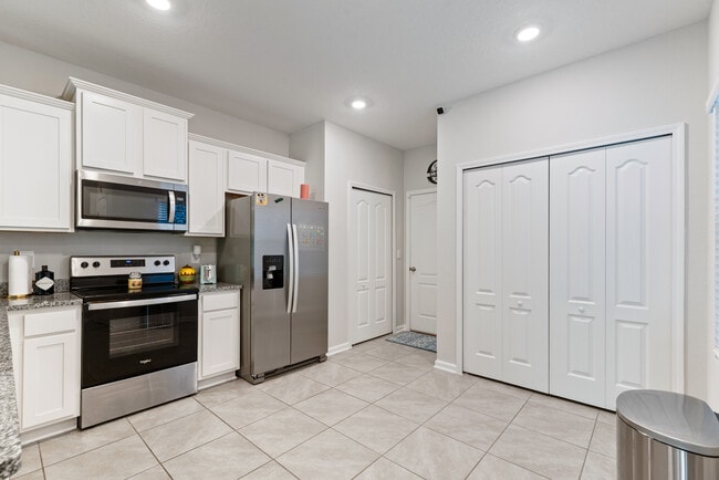 Building Photo - 425 Talulla Trl