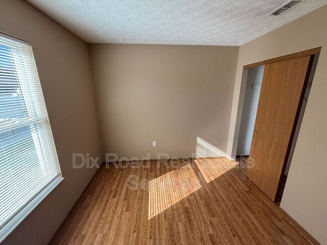 Building Photo - 179 Thompson St