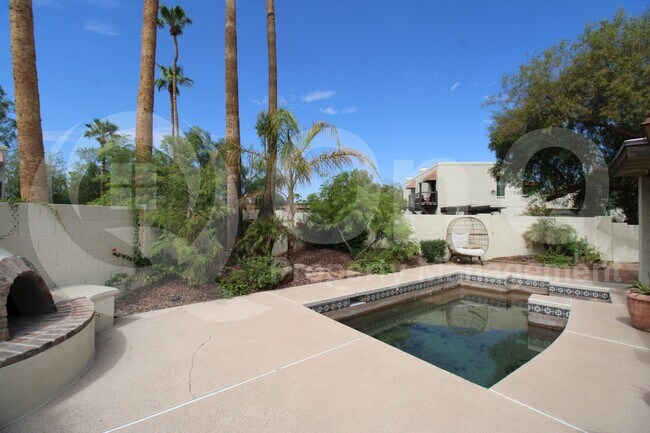 Building Photo - 7702 N Dreamy Draw Dr