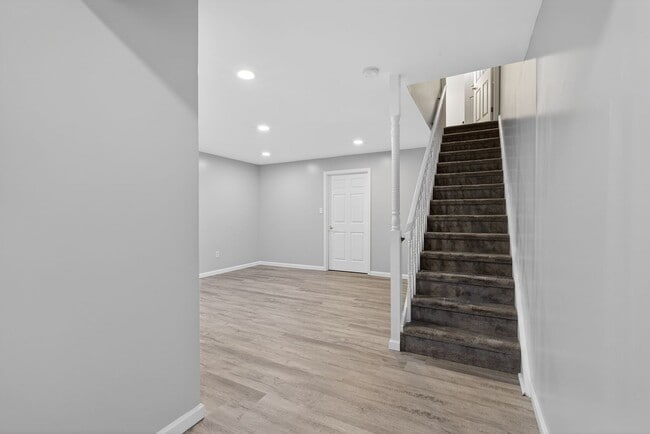 Building Photo - Move-In Ready 3BR Townhome – Deck, Yard & Finished Basement *OPEN HOUSE 3/14/26 1PM-3PM *