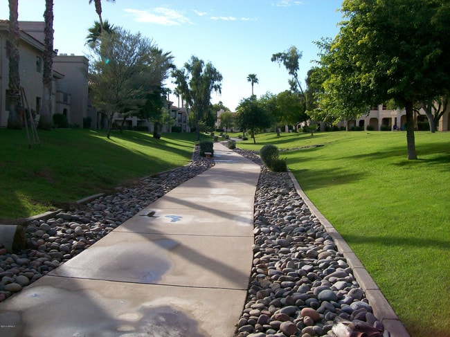 Building Photo - 9445 N 94th Pl