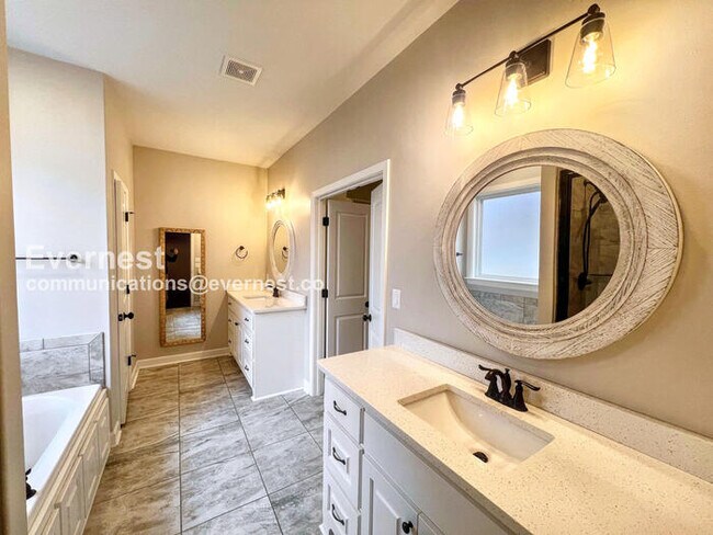 Building Photo - 613 Creekside Cove