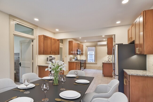 Building Photo - 67 W Laurel St