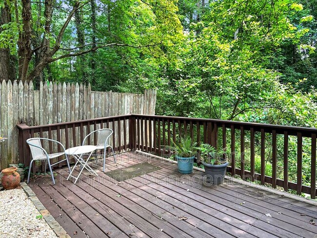 Building Photo - 749 Sturgis Dr