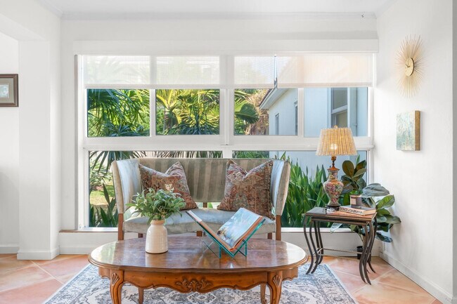 Building Photo - 2317 NE 12th St