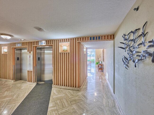 Building Photo - 5051 N Hwy A1A