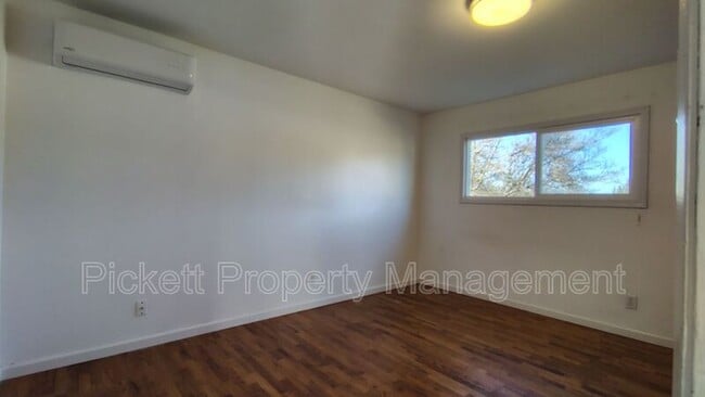 Building Photo - 1316 E Hope St