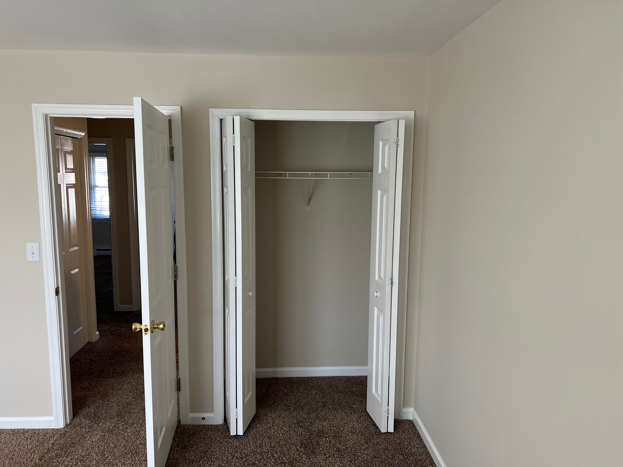 Building Photo - 10121 Saint George Cir