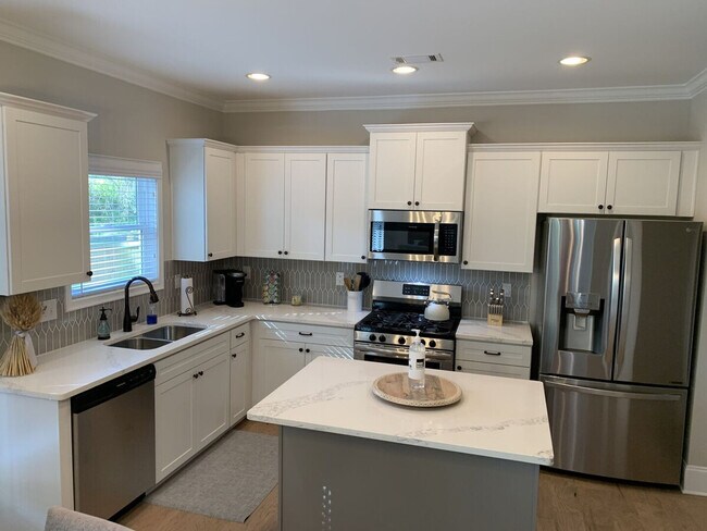 Building Photo - 4230 Old Cherokee St