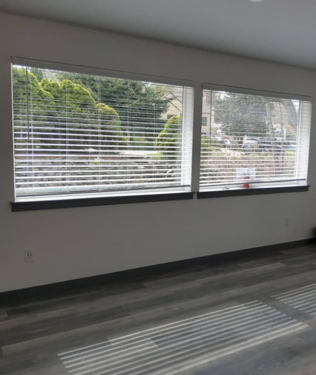 Building Photo - 1611 Lakeway Dr