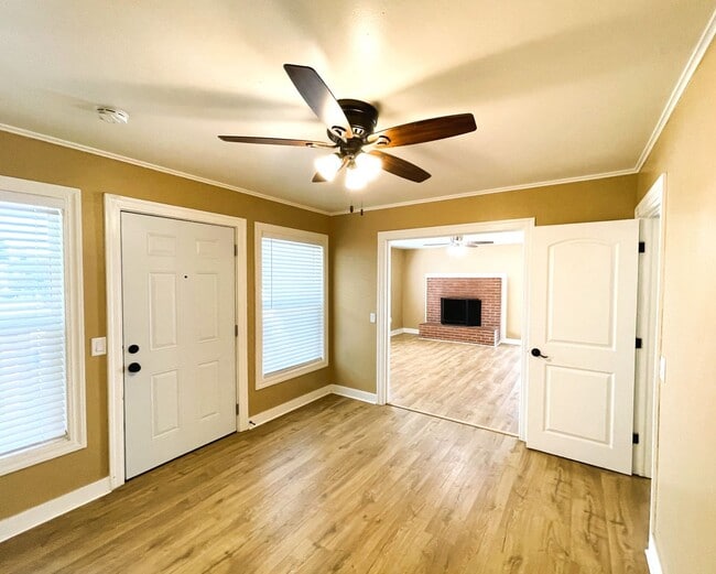 Building Photo - 5250 Whispering Creek Dr