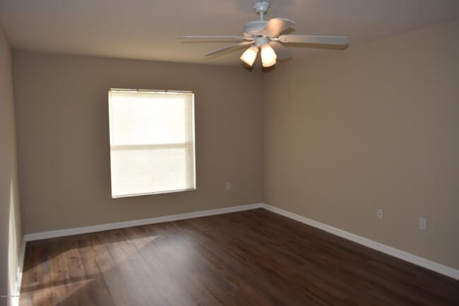 Building Photo - 458 Fitzsimmons St