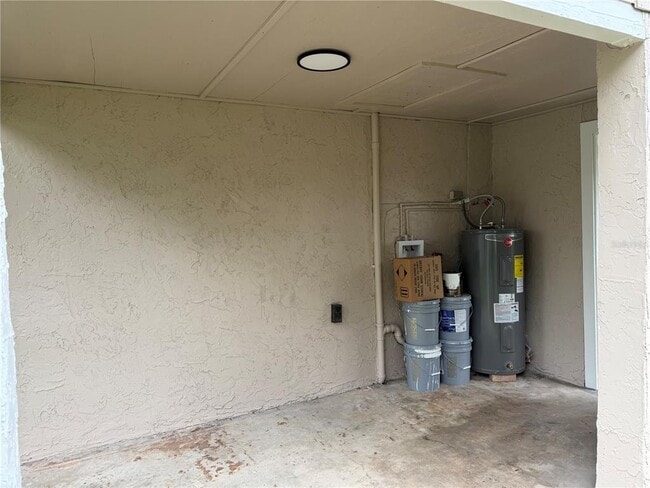 Building Photo - 17936 State Rd 52