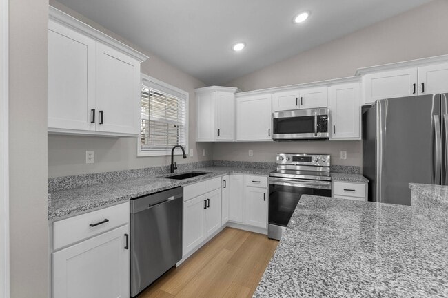 Building Photo - Beautiful, Updated Home In Jackson