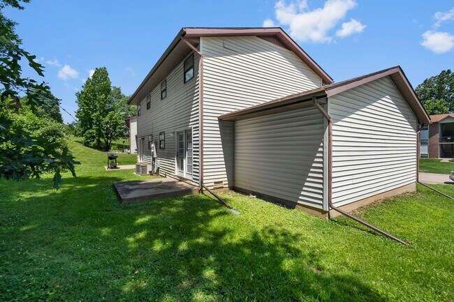 Building Photo - Charming 2-Bedroom Duplex in an Established Neighborhood