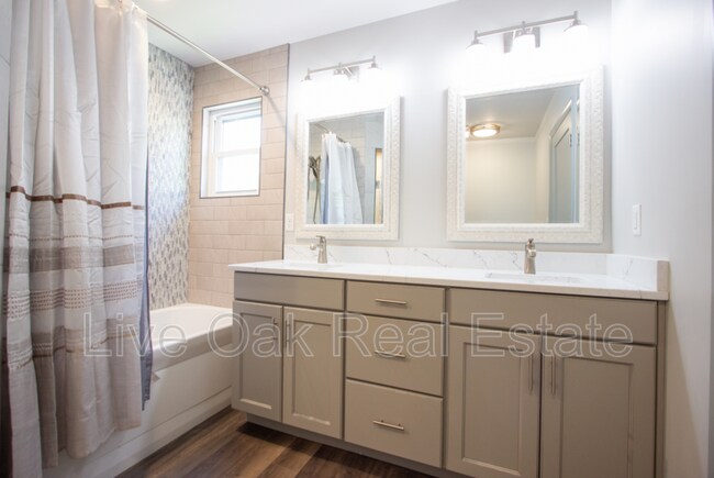 Building Photo - 501 Delaware Ave